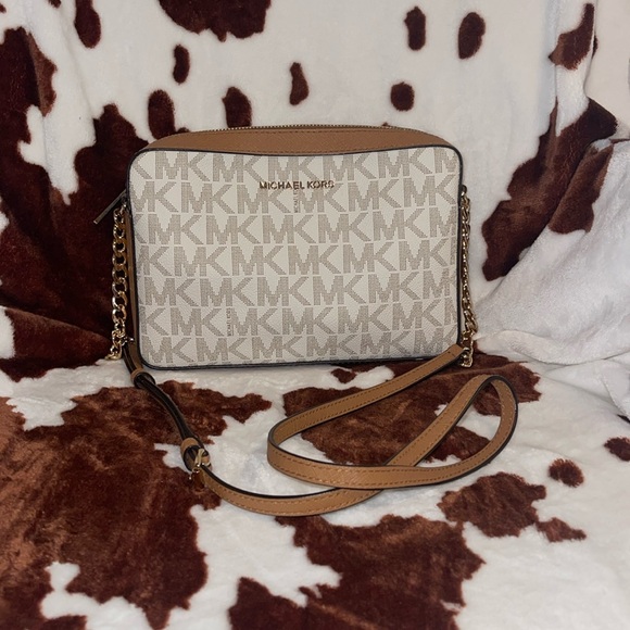 Authentic Michael Kors cross body - Picture 1 of 8